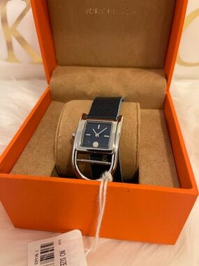 “Rare FIND” NEW- TORY BURCH Women's Thayer Navy & White Leather Strap Watch